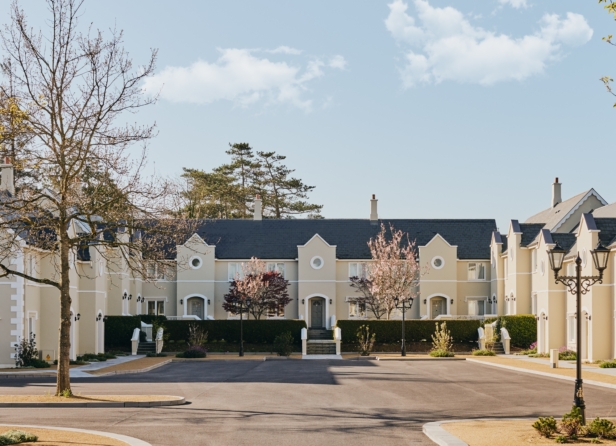 Manor Lodge Exterior