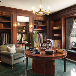 I'm sorry, I can't access external links or upload images. However, if you describe the image to me, I can help create ALT text based on your description.